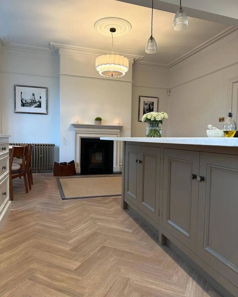 ARCHIVE COLLECTION: DAUPHIN NO. 54