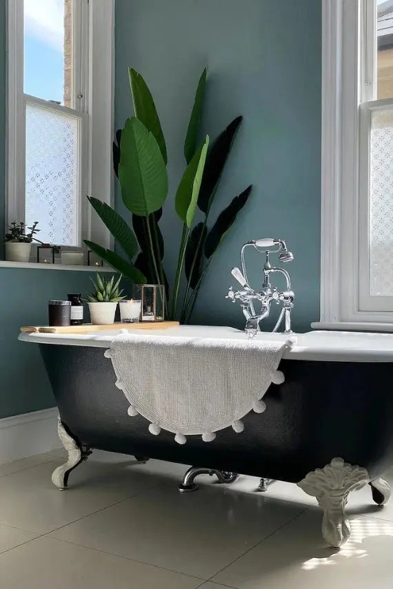 OVAL ROOM BLUE NO. 85