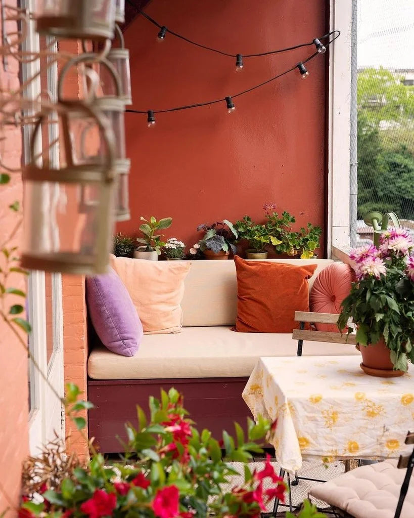 PICTURE GALLERY RED NO. 42