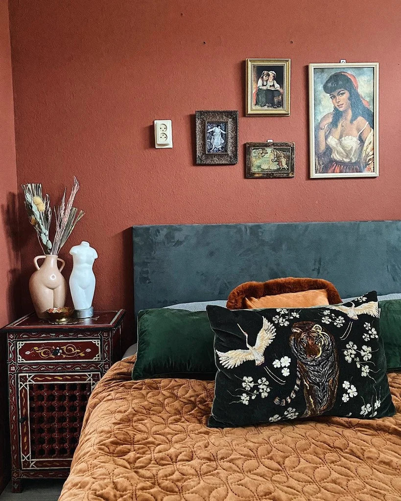 PICTURE GALLERY RED NO. 42